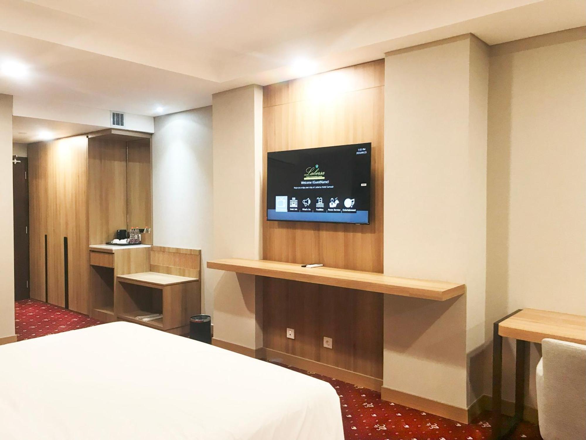 Labersa Hotel & Convention Center Samosir Sinapuran Exterior photo